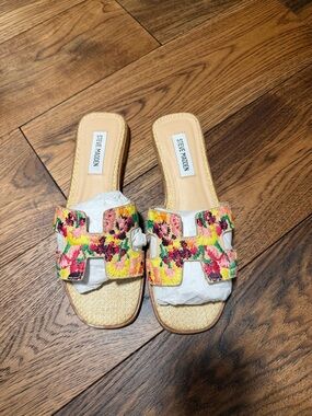 Steve Madden White Slides with Multicolor Floral Embroidery Size 7.5